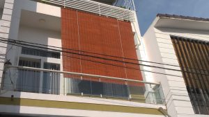 Mành tre che nắng ban công có tốt không? Giá bao nhiêu